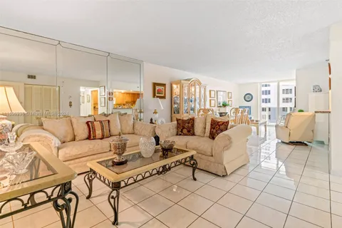 2401 Collins Ave # 703, Miami Beach FL 33140