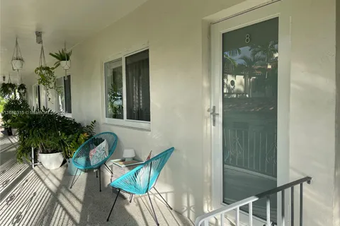 4780 Pine Tree Dr # 8, Miami Beach FL 33140