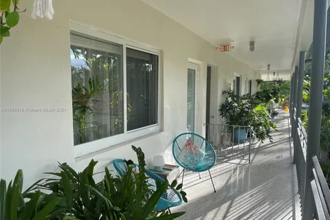 4780 Pine Tree Dr # 8, Miami Beach FL 33140