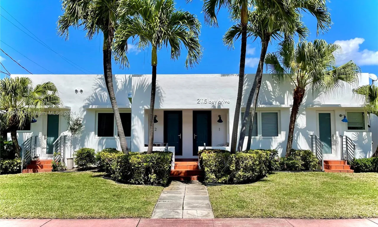 2115 Bay Dr, Miami Beach FL 33141