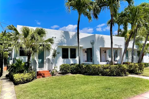 2115 Bay Dr, Miami Beach FL 33141