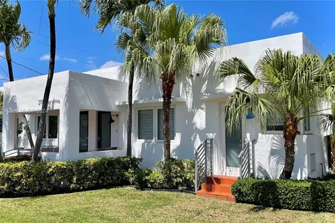 2115 Bay Dr, Miami Beach FL 33141