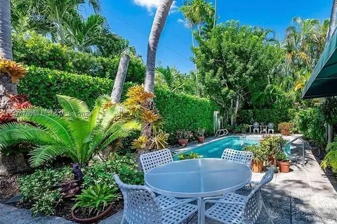 270 Cypress Dr, Key Biscayne FL 33149