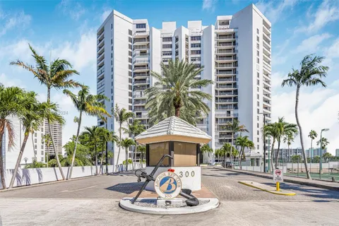 300 Three Islands Blvd # 819, Hallandale Beach FL 33009