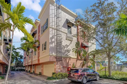 1033 NE 17th Way # 901, Fort Lauderdale FL 33304