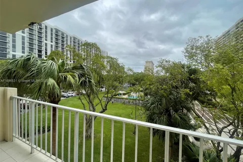 11111 Biscayne Blvd # 3F, Miami FL 33181