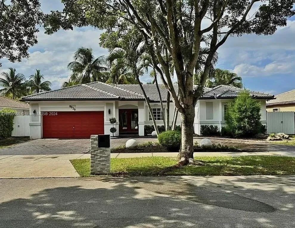 8939 NW 165th Ter, Miami Lakes FL 33018