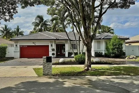 8939 NW 165th Ter, Miami Lakes FL 33018