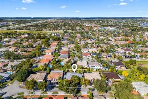 8939 NW 165th Ter, Miami Lakes FL 33018