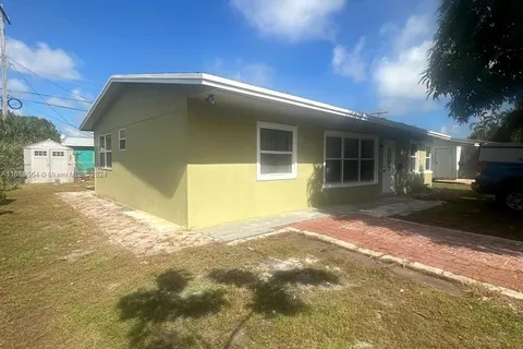 1611 NE 32nd Pl, Pompano Beach FL 33064