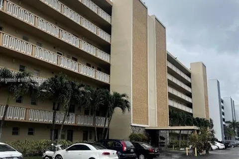 319 NE 14th Ave # 702, Hallandale Beach FL 33009