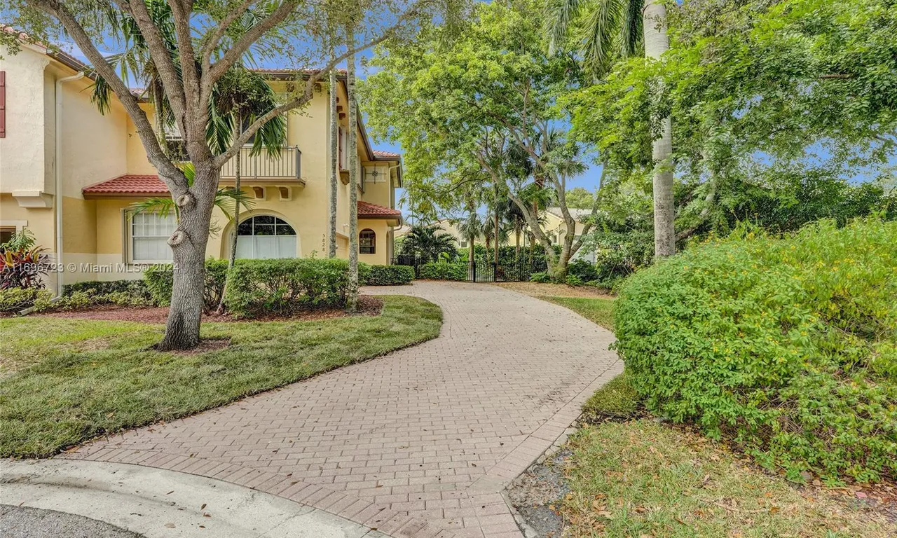 5828 NW 119th Ter, Coral Springs FL 33076