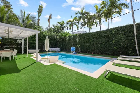 4490 Royal Palm Ave, Miami Beach FL 33140