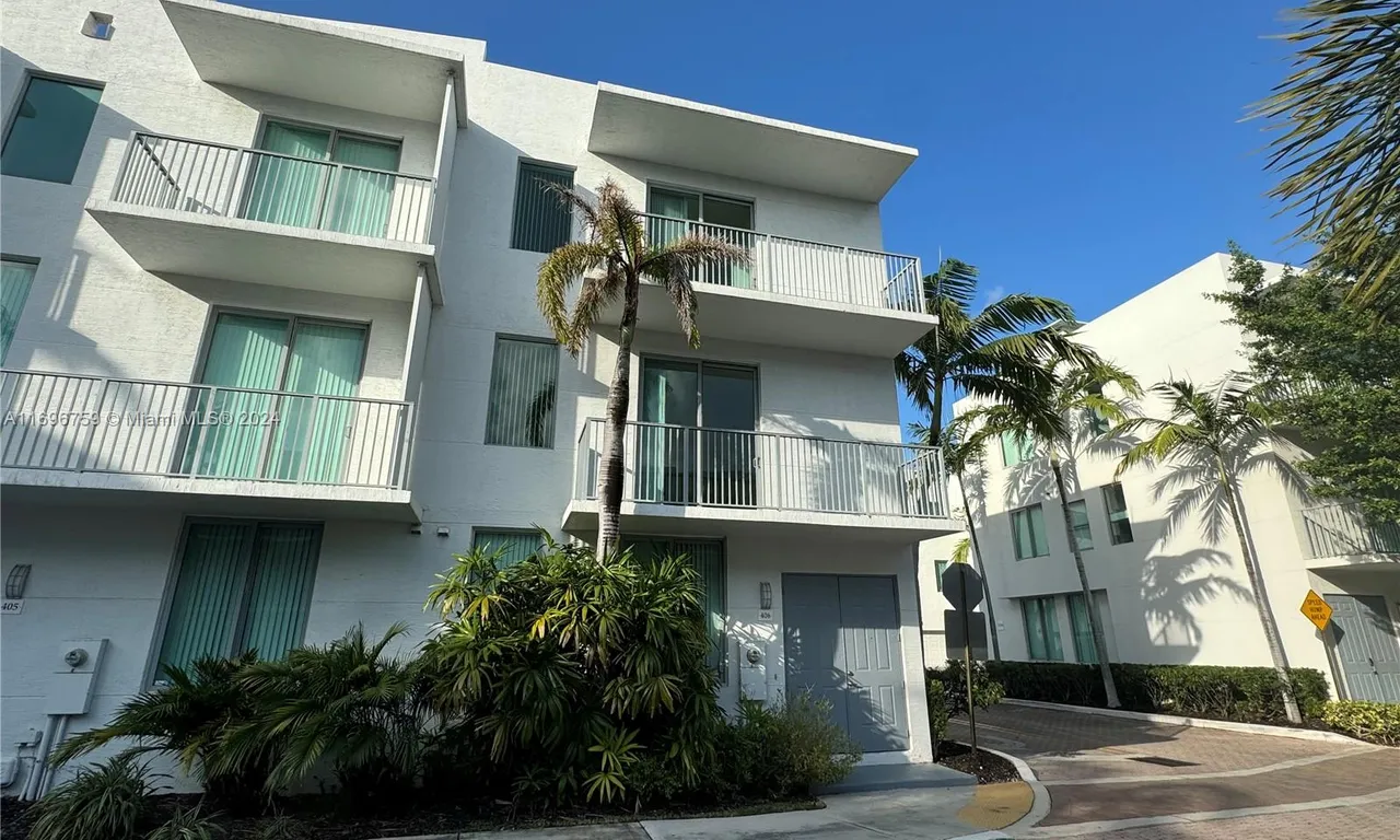 2146 Van Buren St # 406, Hollywood FL 33020