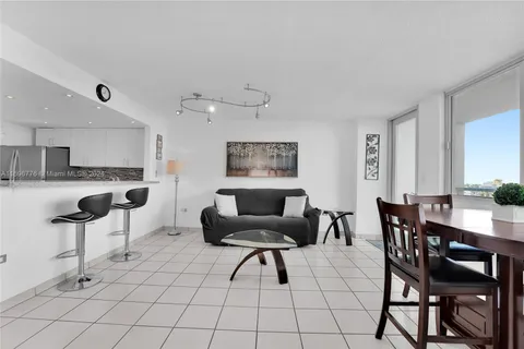 7135 Collins Ave # 623, Miami Beach FL 33141