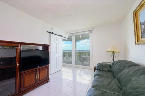 5401 Collins Ave # 1424, Miami Beach FL 33140