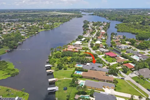 6883 Paul Mar Dr, Lake Worth FL 33462