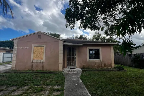 910 NW 123rd St, North Miami FL 33168