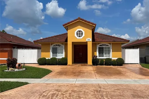 7498 W 34th Ct, Hialeah FL 33018