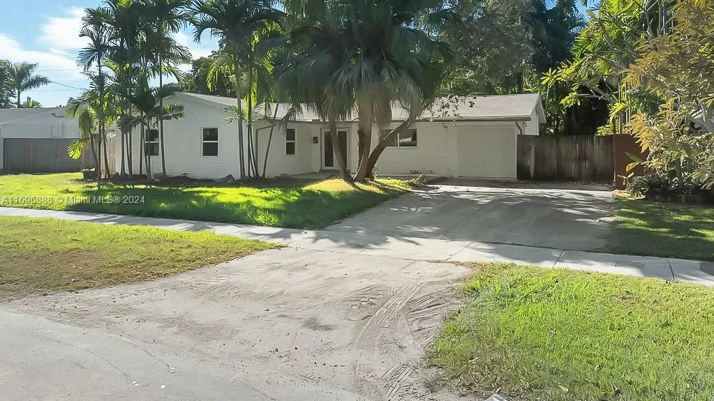 9934 SW 195th St, Cutler Bay FL 33157