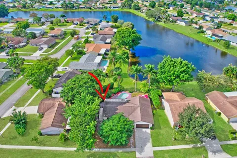 8313 Michael Dr, Boynton Beach FL 33472