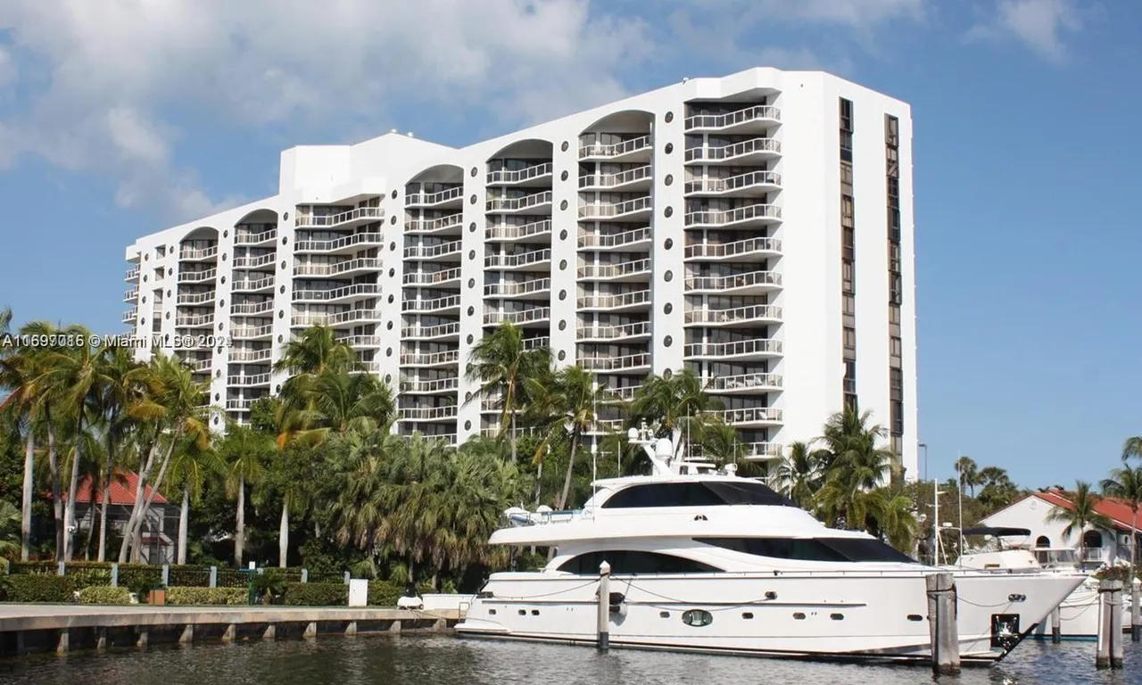 3610 Yacht Club Dr # 208, Aventura FL 33180