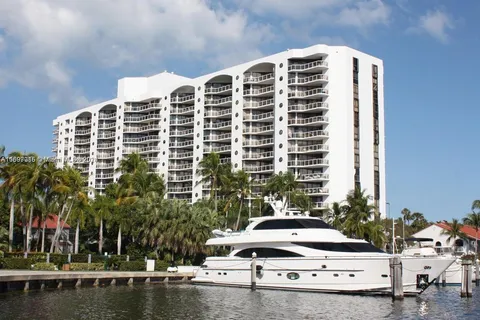 3610 Yacht Club Dr # 208, Aventura FL 33180