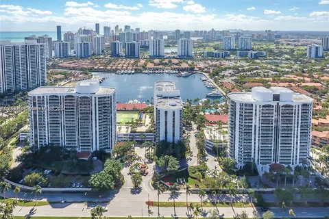 3610 Yacht Club Dr # 208, Aventura FL 33180