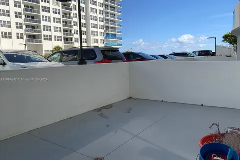 3001 S Ocean Dr # 103, Hollywood FL 33019