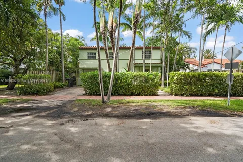 435 W 43rd St, Miami Beach FL 33140