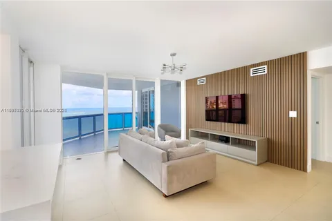 6301 Collins Ave # 1608, Miami Beach FL 33141