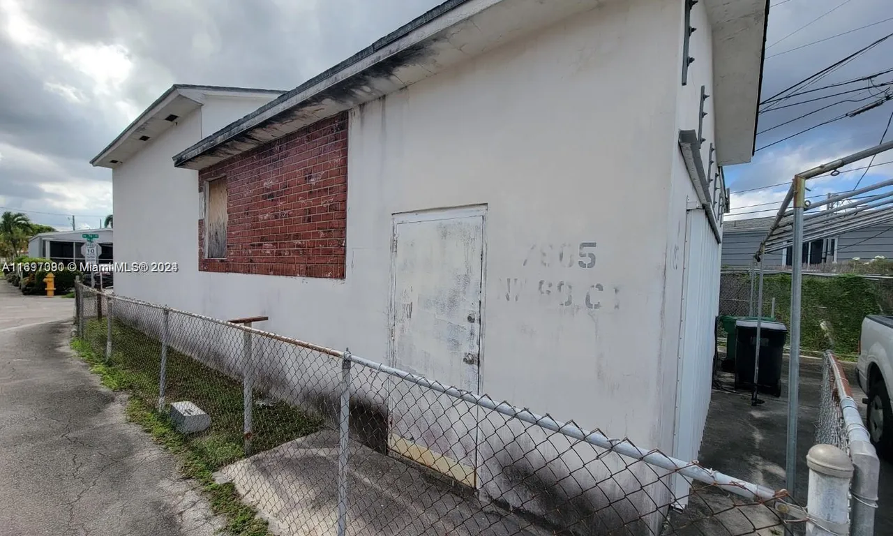 7605 NW 68th Ct, Medley FL 33166