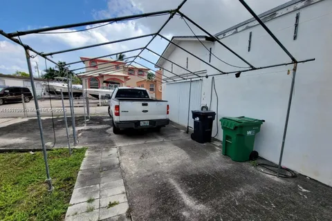 7605 NW 68th Ct, Medley FL 33166