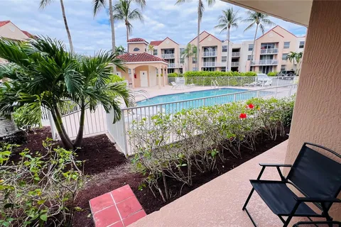 2711 Ocean Club Blvd # 107, Hollywood FL 33019