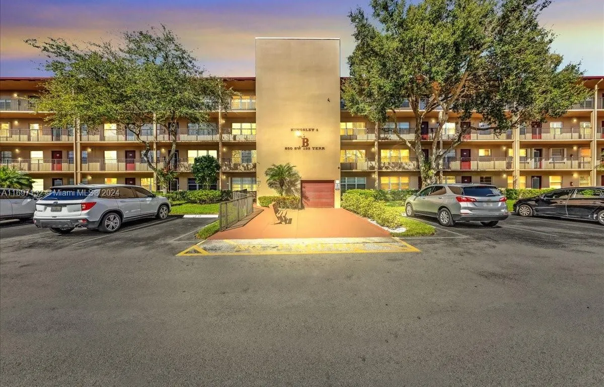 850 SW 133rd Ter # 112B, Pembroke Pines FL 33027