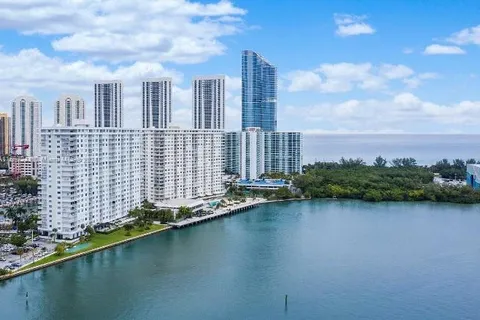 300 Bayview Dr # 416, Sunny Isles Beach FL 33160