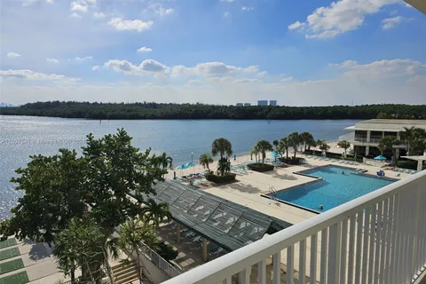 300 Bayview Dr # 416, Sunny Isles Beach FL 33160