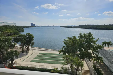 300 Bayview Dr # 416, Sunny Isles Beach FL 33160