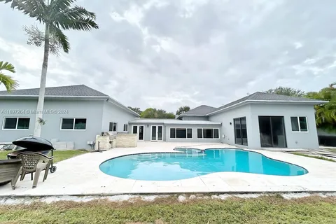 11811 SW 82 Rd, Miami FL 33156