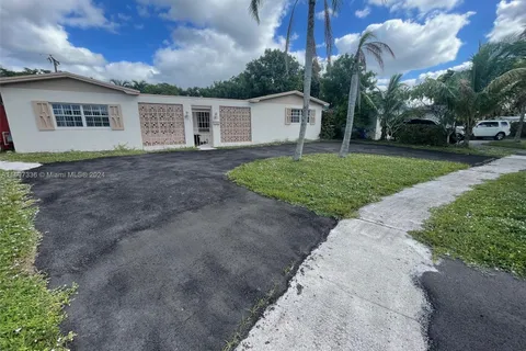 531 SW 70th Ter, Pembroke Pines FL 33023