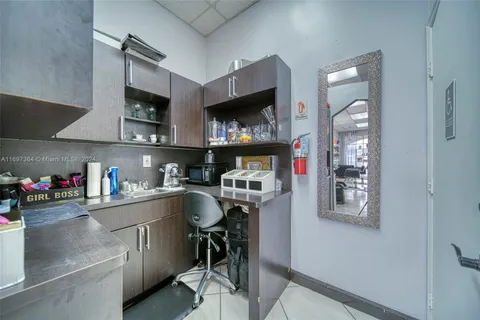 Beauty Salon For Sale in Hialeah, Hialeah FL 33012