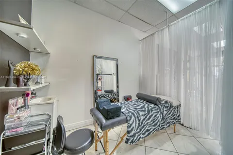 Beauty Salon For Sale in Hialeah, Hialeah FL 33012