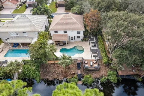 208 Lone Pine Dr, Palm Beach Gardens FL 33410