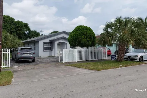 553 E 61st St, Hialeah FL 33013