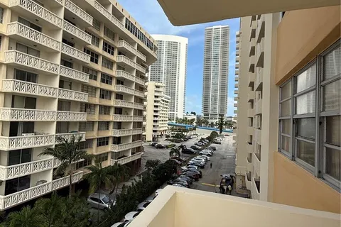 1833 S Ocean Dr # 511, Hallandale Beach FL 33009