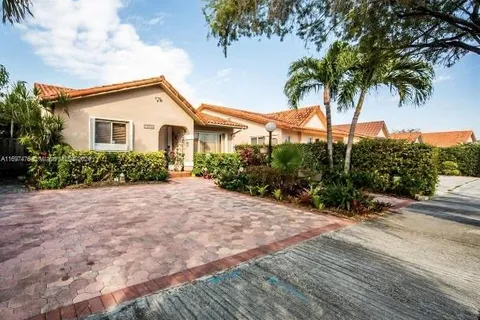 10345 NW 127th St, Hialeah Gardens FL 33018