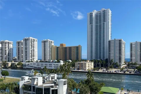 800 Parkview Dr # 708, Hallandale Beach FL 33009