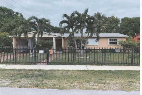 421 NW 184th Ter, Miami Gardens FL 33169