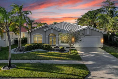 1584 NW 179th Ave, Pembroke Pines FL 33029