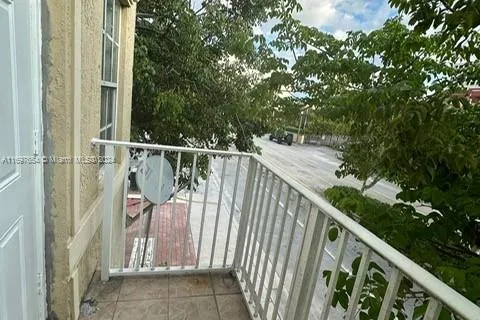 9 E 4th St # 204, Hialeah FL 33010